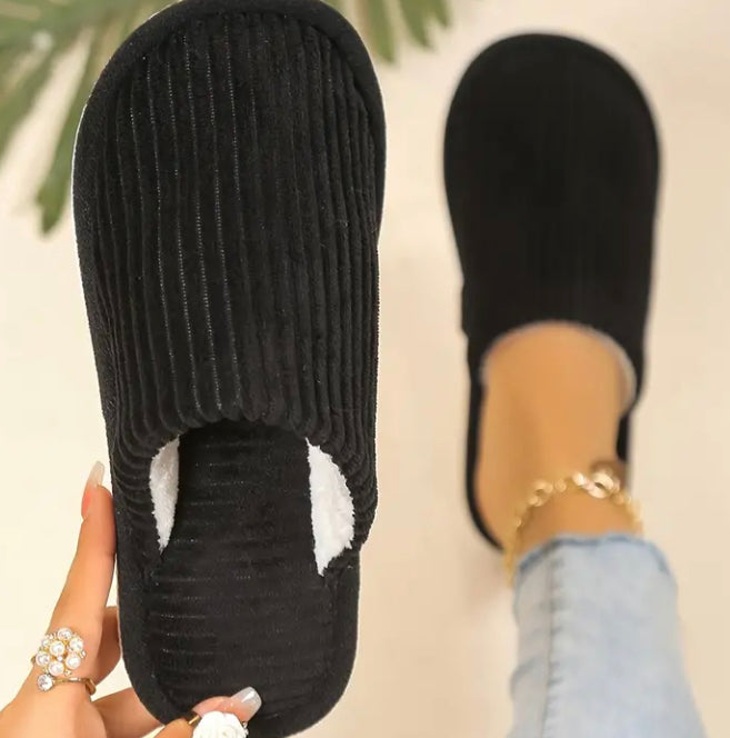 Plush lined slippers black