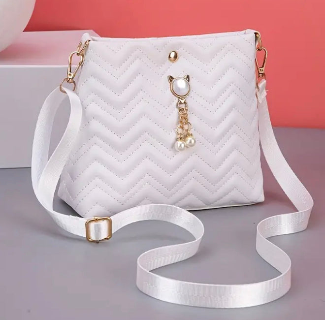 Wave quilted bucket bag white