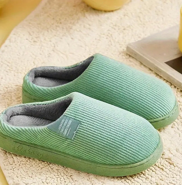Lined slippers green