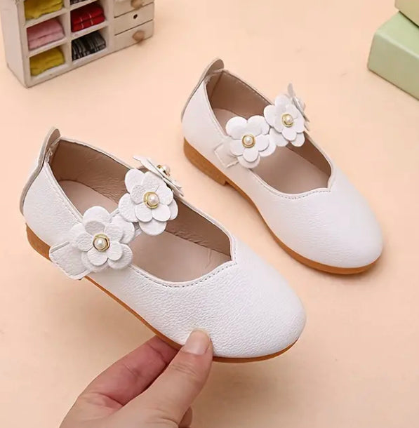 Elegant Flower Shoes White
