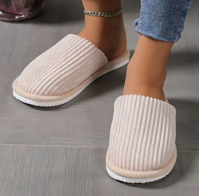 Plush lined slippers beige