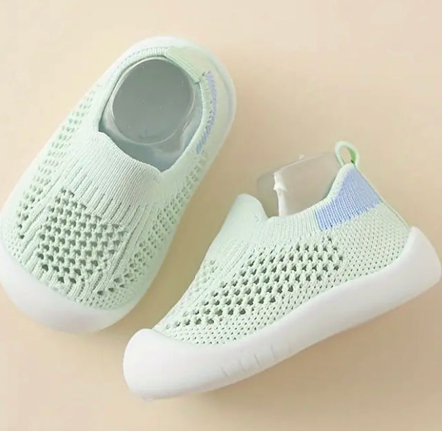 Green baby woven shoes