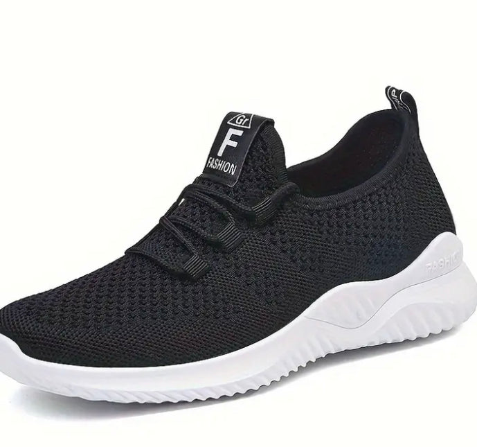 Lightweight sporty trainers black